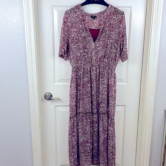 Who What Wear Dresses & Skirts - Who What Wear Boho Maxi Dress size Large Burgundy Short Sleeve Tiered Skirt